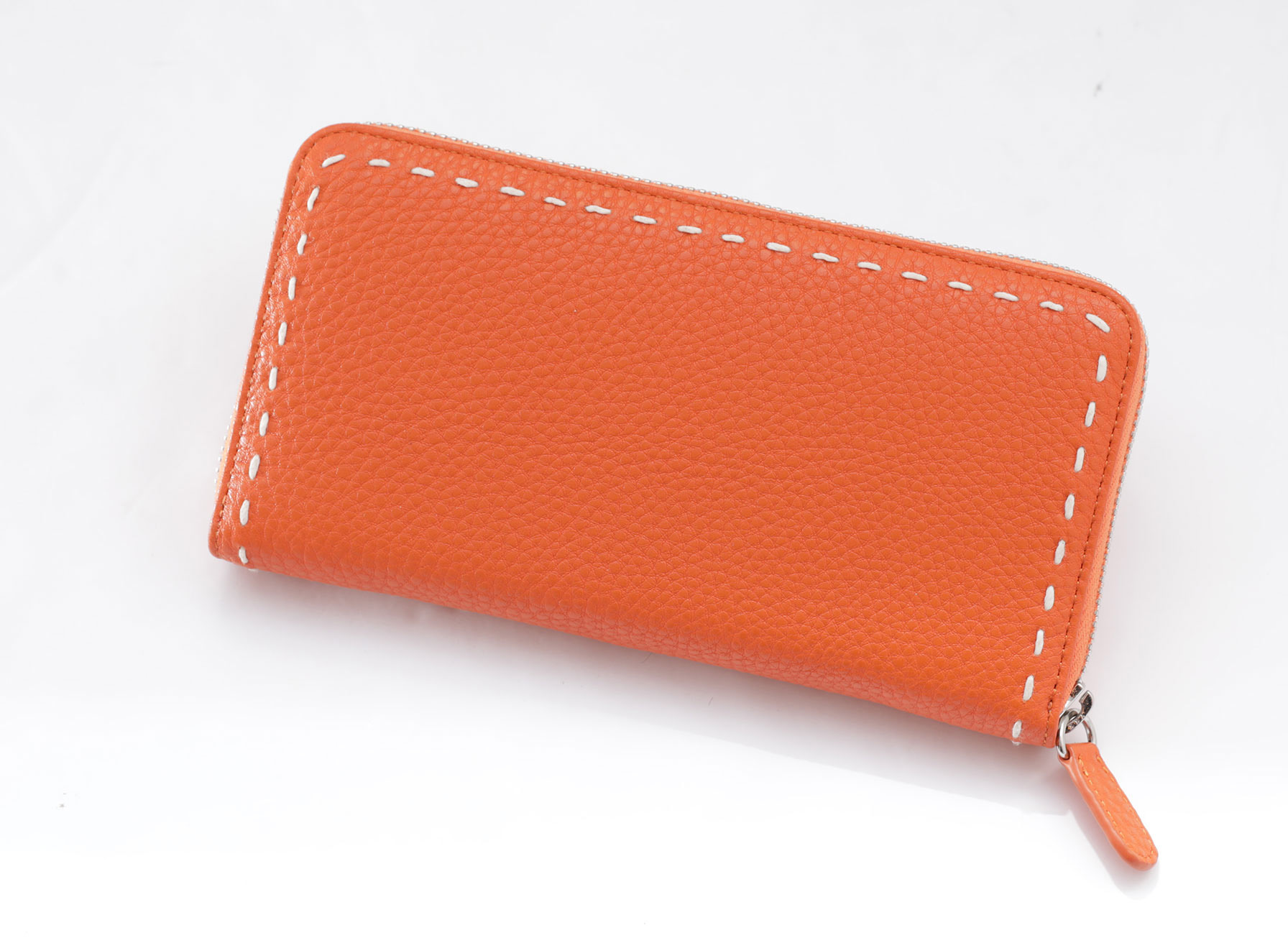 おうし座のテーマカラー傳濱野のオレンジ色の財布