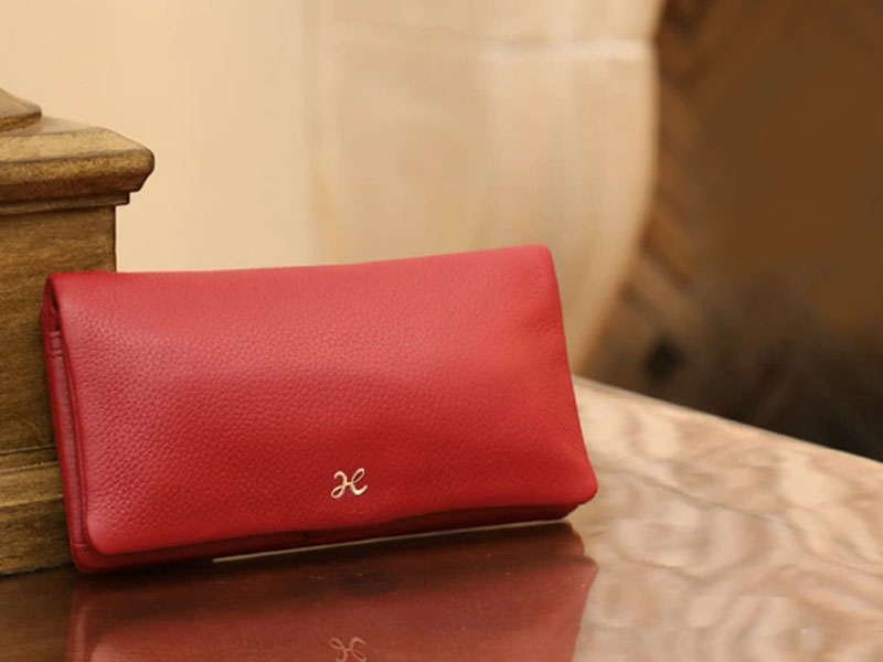 情熱の色「赤い財布」は縁起が悪い？お金の巡りを良くする選び方とおすすめ15選