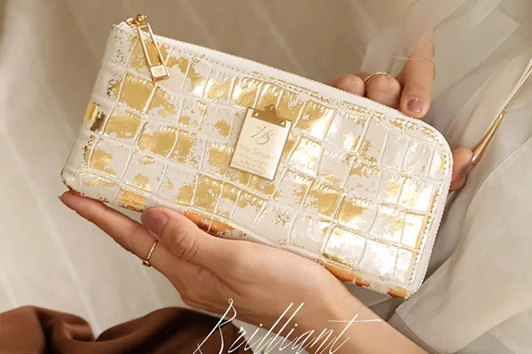 30代の彼女におすすめのクリスマスプレゼント｜【財布】実用的＆センスの良いクリスマスプレゼント