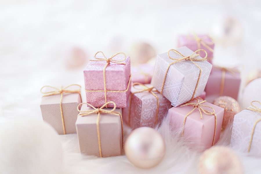 社会人の彼女に喜ばれるクリスマスプレゼント30選|20代・30代・40代の彼女に人気のギフト